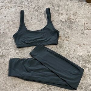 ARITZIA MINT GREEN YOGA SET